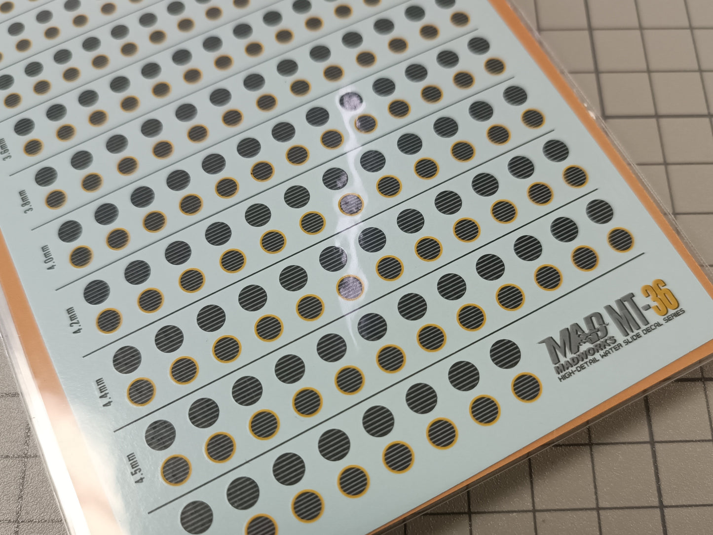 MT-36 WATERSLIDE DECAL - CIRCLE 01 (L)