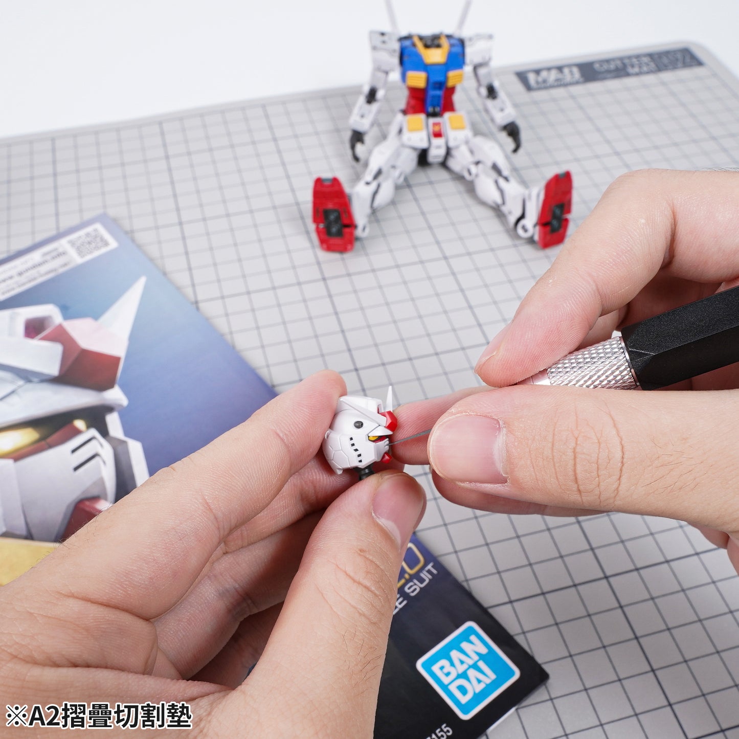 MH-27 A2 FOLDABLE MODEL CUTTING MAT (WHITE-BLACK)