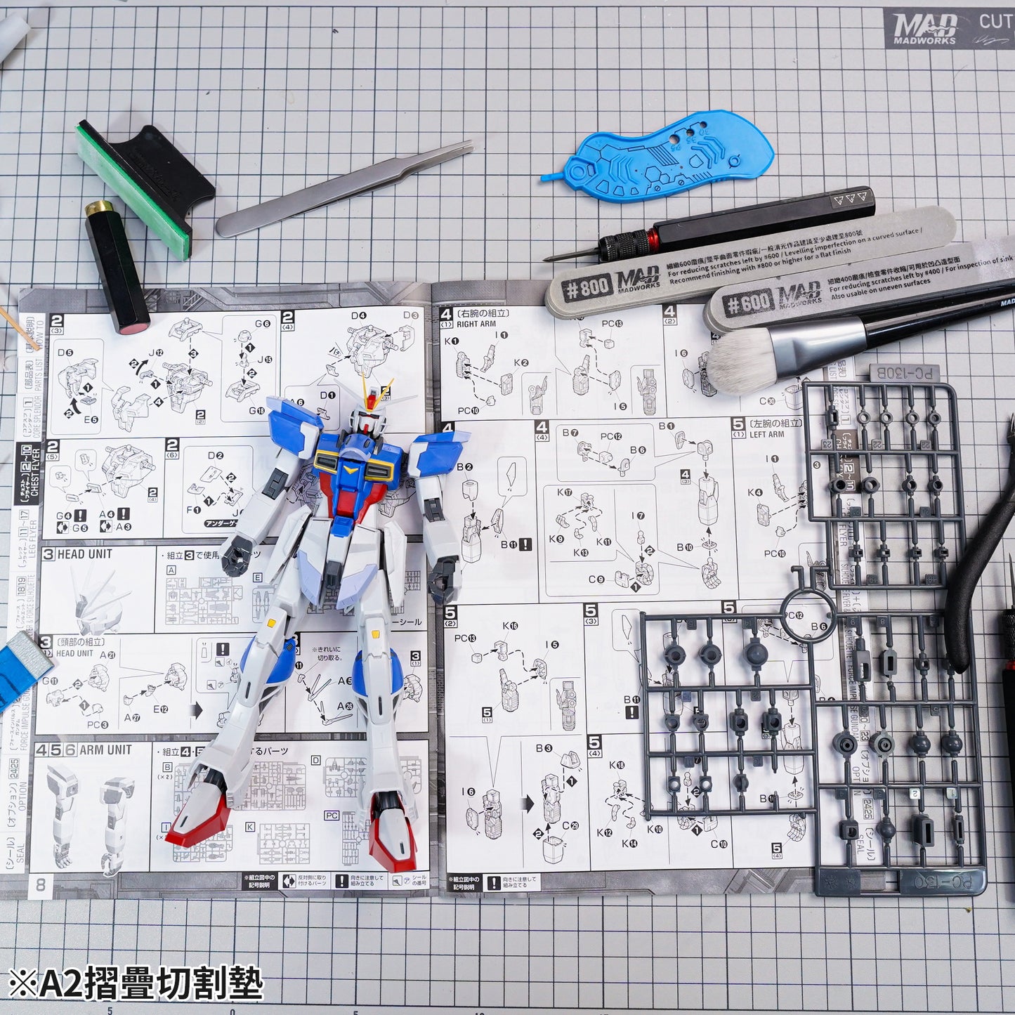 MH-27 A2 FOLDABLE MODEL CUTTING MAT (WHITE-BLACK)